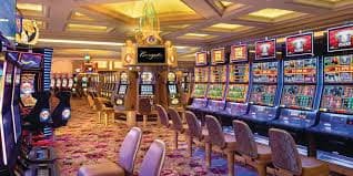 Tampilan kategori permainan pubtogel mencakup sepak bola, kasino langsung, dan slot